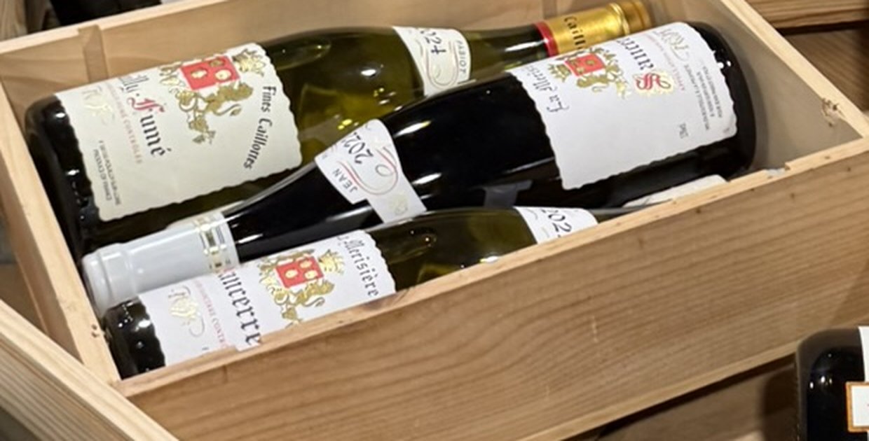 Coffret 3 blancs de Loire : Pouilly-Fumé 'Fines Caillottes' Jean Pabiot 2024 + Sancerre 'La Mercisière' (lecture incertaine) 2021(?) + 1 bouteille capsule blanche